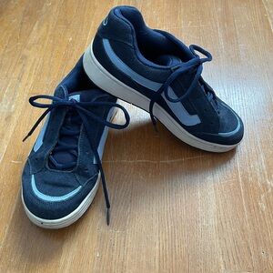 Vintage Vans Mannaz Navy and White Women’s Sneakers